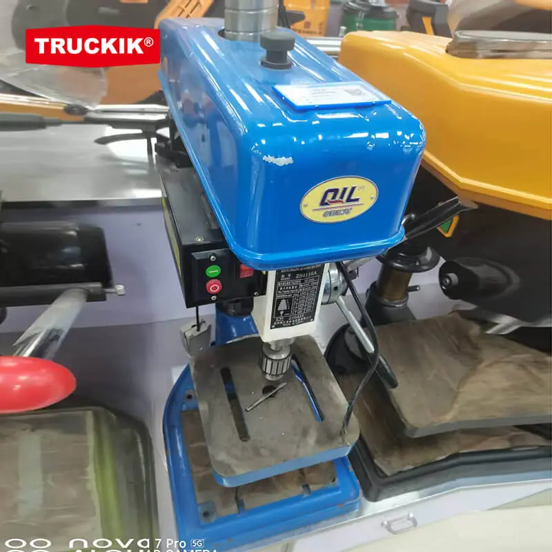 Drill and tap two-in-one tapping machine
